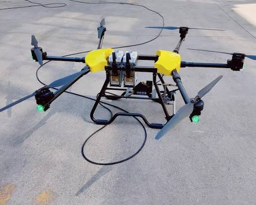 Joyance JTC30 drone cleaning a glass building facade
